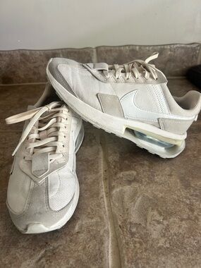Nike White Air-Cushion Low-Top Sneakers Size 5.5